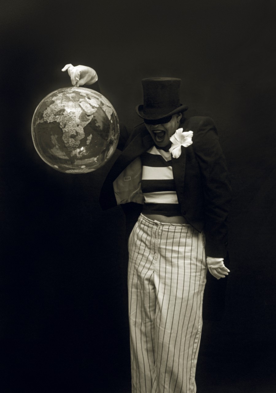 'If I Ruled the World' from 'Hopes and Dreams: Gestures of Demonstration, 2006–07,' pigment ink print, 38 x 27 in. © Carrie Mae Weems/Courtesy of Jack Shainman Gallery, New York 'If I Ruled the World' from 'Hopes and Dreams: Gestures of Demonstration, 2006–07,' pigment ink print, 38 x 27 in. © Carrie Mae Weems/Courtesy of Jack Shainman Gallery, New York