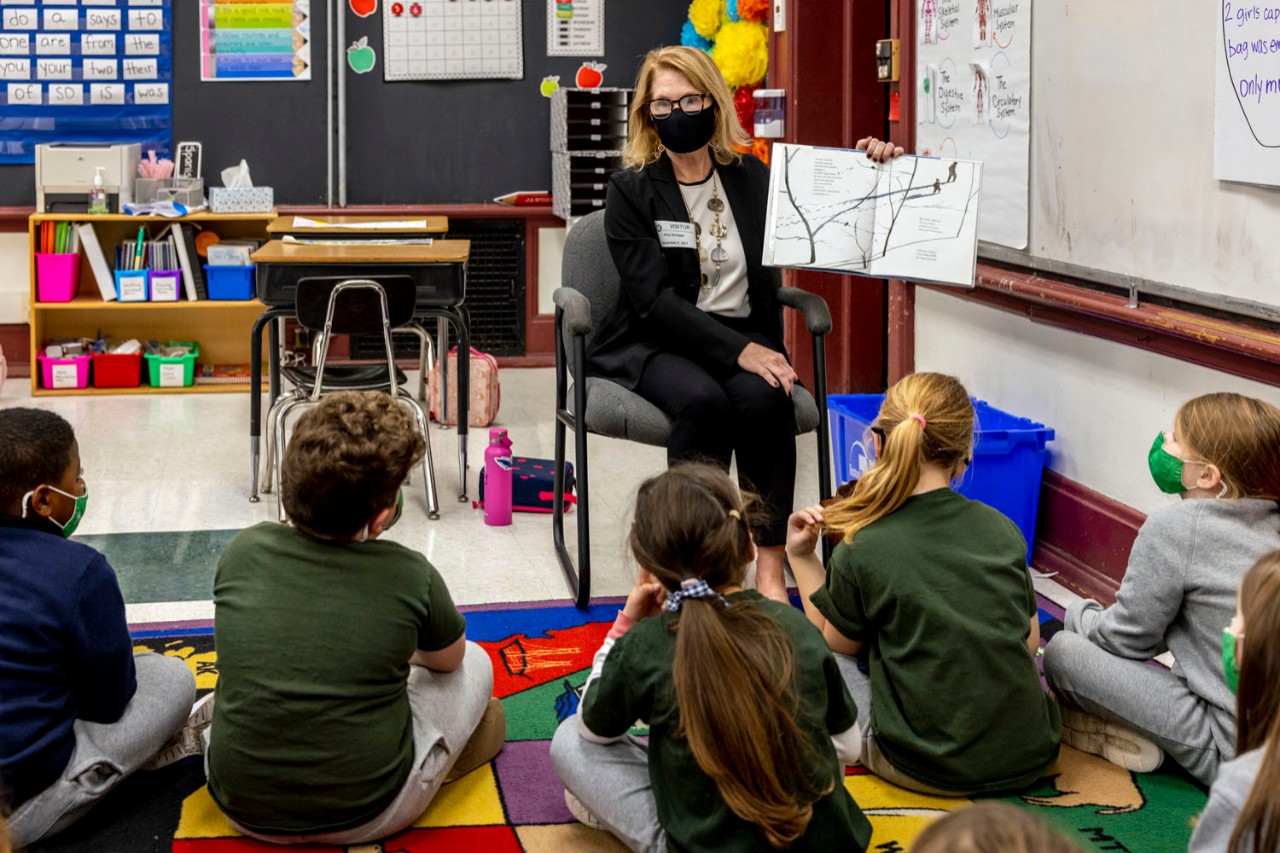 Amy Donegan at a Read Aloud session