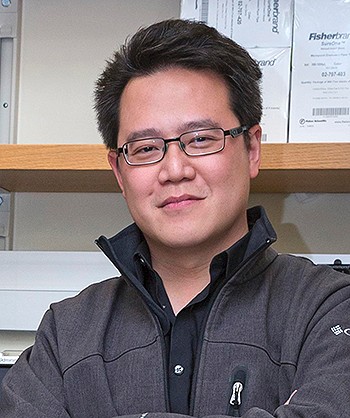 Associate Professor of Chemistry Chia-Kuang (Frank) Tsung