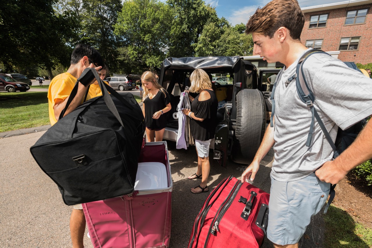 Ian Brown '21 of Hingham, Mass. arrives on Newton Campus with help from his sister Haley '19 and mother, Joanne. Ian Brown '21 of Hingham, Mass. arrives on Newton Campus with help from his sister Haley '19 and mother, Joanne.
