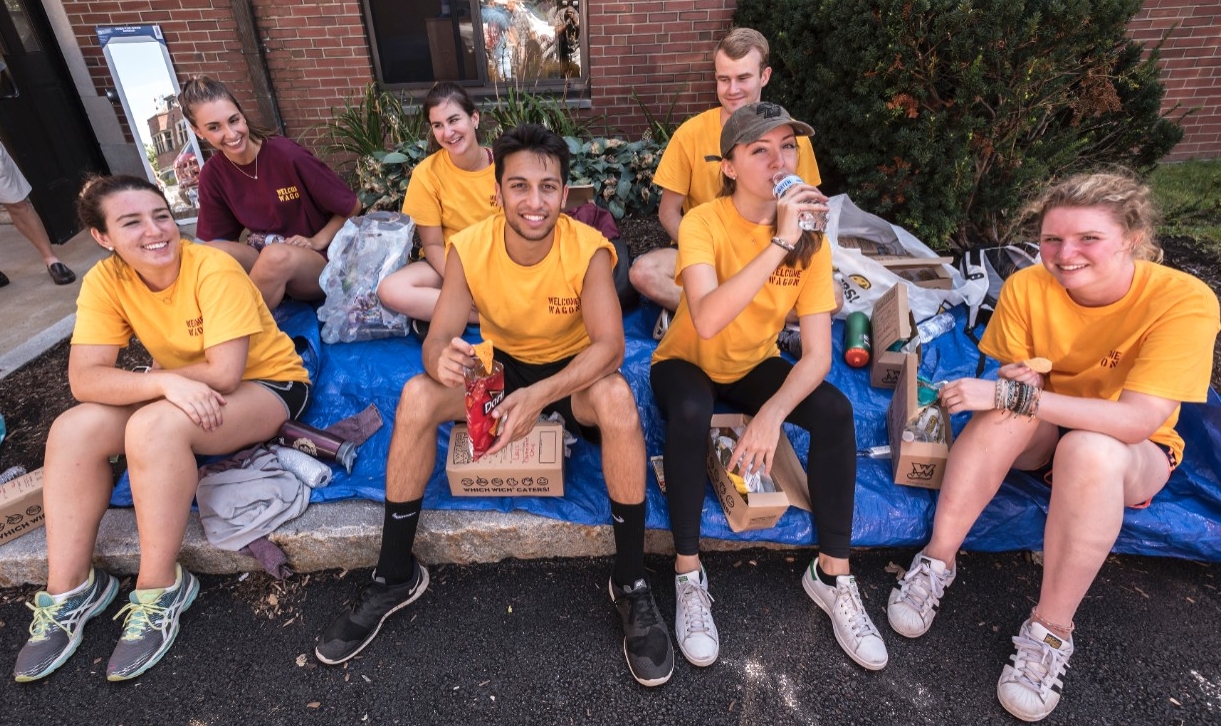 BC students Welcome Wagon volunteers. BC students Welcome Wagon volunteers.