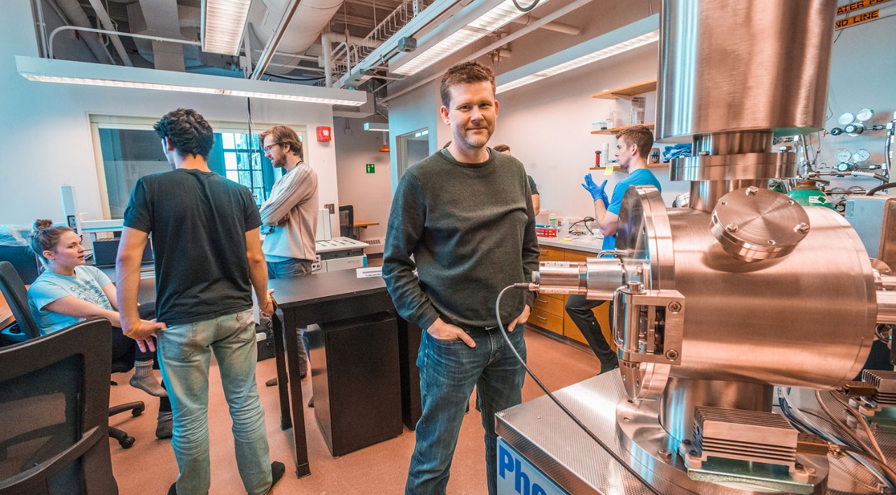 Earth and Environmental Sciences Associate Professor Ethan Baxter in BC's new Center for Isotope Geochemistry. Earth and Environmental Sciences Associate Professor Ethan Baxter in BC's new Center for Isotope Geochemistry.