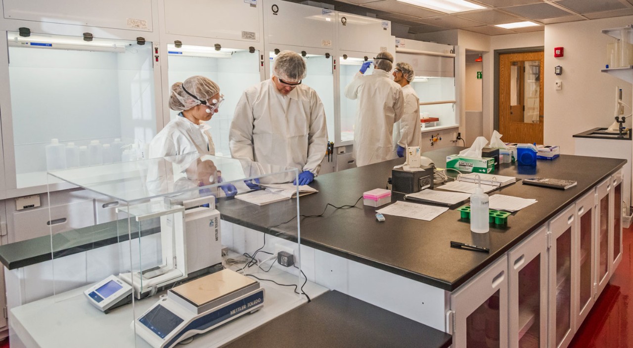 Clean labs and clean rooms are controlled environments with low levels of air-borne contaminants – measured by the number and size of particles per cubic foot of air – such as dust, microbes, aerosol particles and chemical vapors. Outdoor air contains approximately 35 million ppcf. Clean labs and clean rooms are controlled environments with low levels of air-borne contaminants – measured by the number and size of particles per cubic foot of air – such as dust, microbes, aerosol particles and chemical vapors. Outdoor air contains approximately 35 million ppcf.