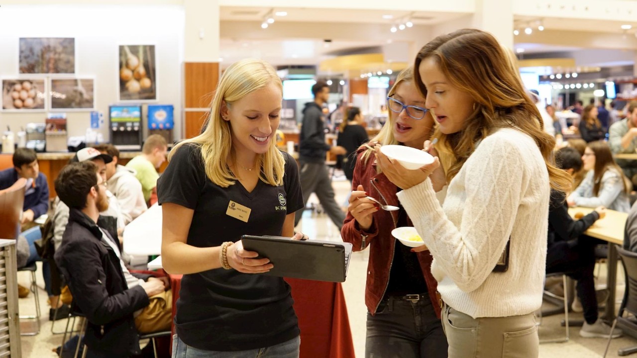 Students at a FRESH to table event