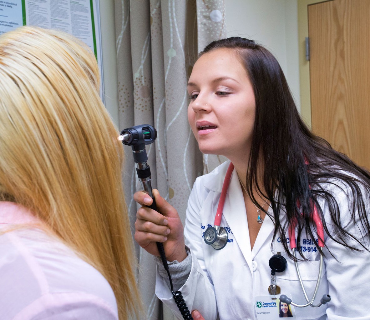 Paulina Miklosz ’12, M.S. ’13, with patient Leticia Torres