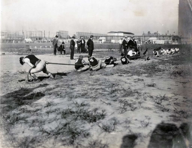 tug-of-war-event-at-the-1904-olympics-st-louis-turners-1-vs-st-louis-turners-a63008