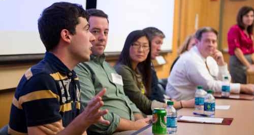 Alumni Panelists talking with biology majors about how to integrate a degree in biology with a career in education.
